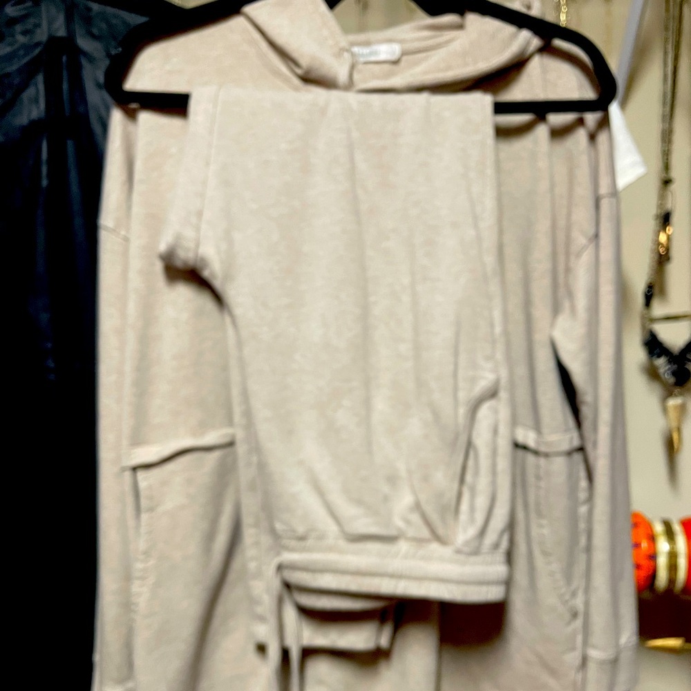 Barefoot Dreams Malibu Collection Brushed Luxe Lounge Athletic Jogger&Hoodie set